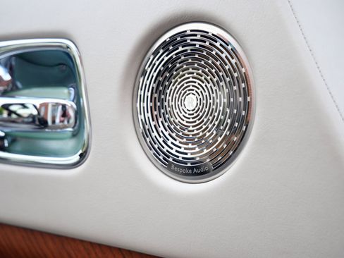 Used 2017 Rolls-Royce Dawn RWD image 28