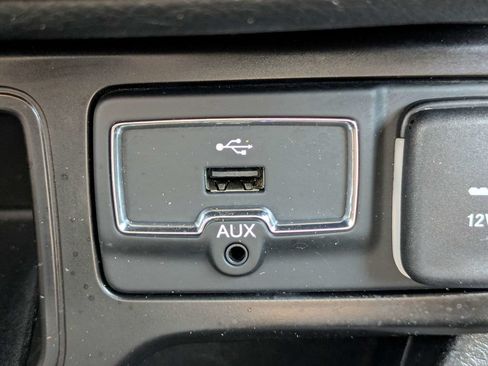 Used 2020 Jeep Renegade Altitude FWD image 22