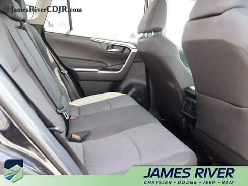 Used 2025 Toyota RAV4 XLE AWD/4WD image 12