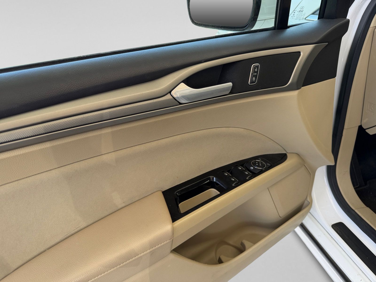 Used 2015 Ford Fusion SE FWD image 11