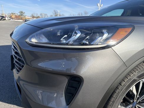 Used 2022 Ford Escape SE w/ SE Sport Appearance Package image 10