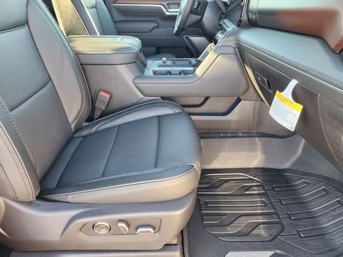 New 2026 GMC Sierra 2500 Denali w/ Denali Reserve Package image 17