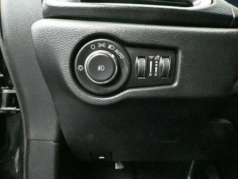 Used 2019 Chrysler Pacifica Touring-L Plus w/ Advanced Safetytec Group image 28