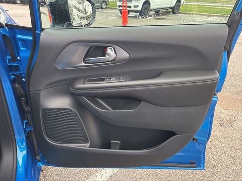 New 2026 Chrysler Pacifica Select image 48