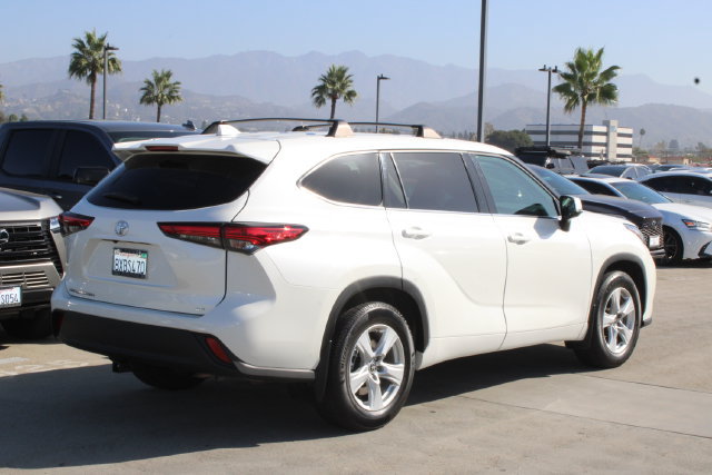 Used 2021 Toyota Highlander LE FWD image 20