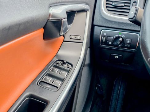 Used 2018 Volvo S60 T5 Inscription image 39