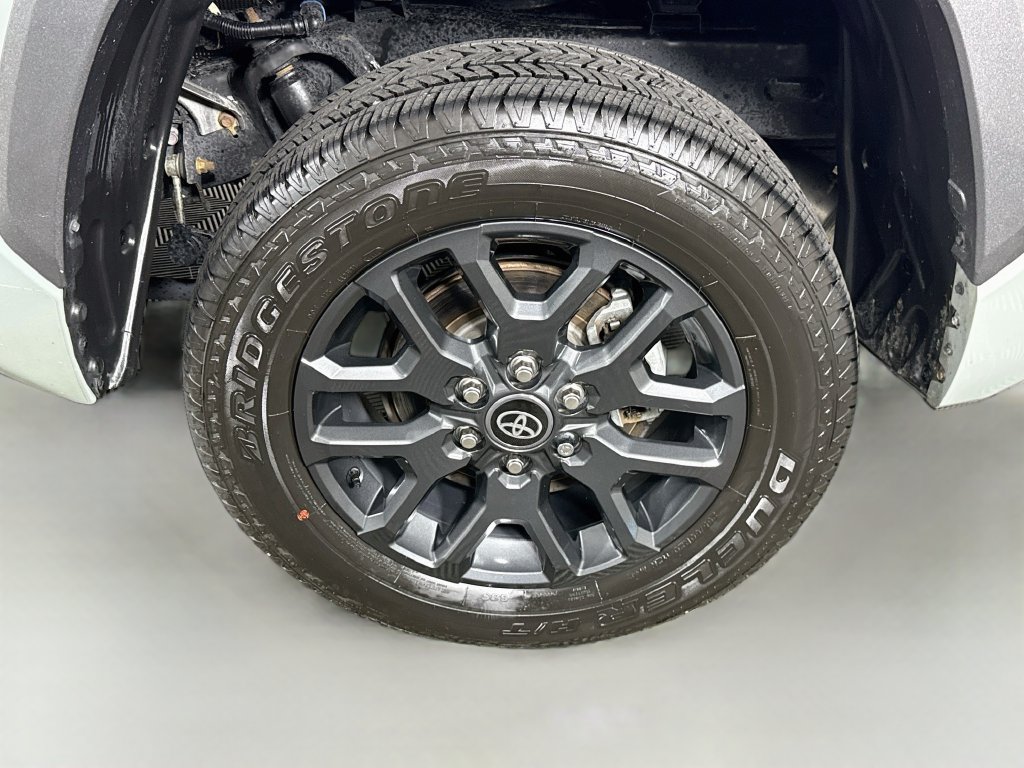 Used 2024 Toyota Tundra Limited AWD/4WD image 30