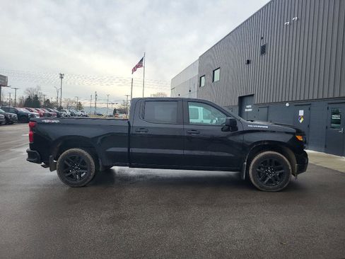 Used 2023 Chevrolet Silverado 1500 Custom image 2