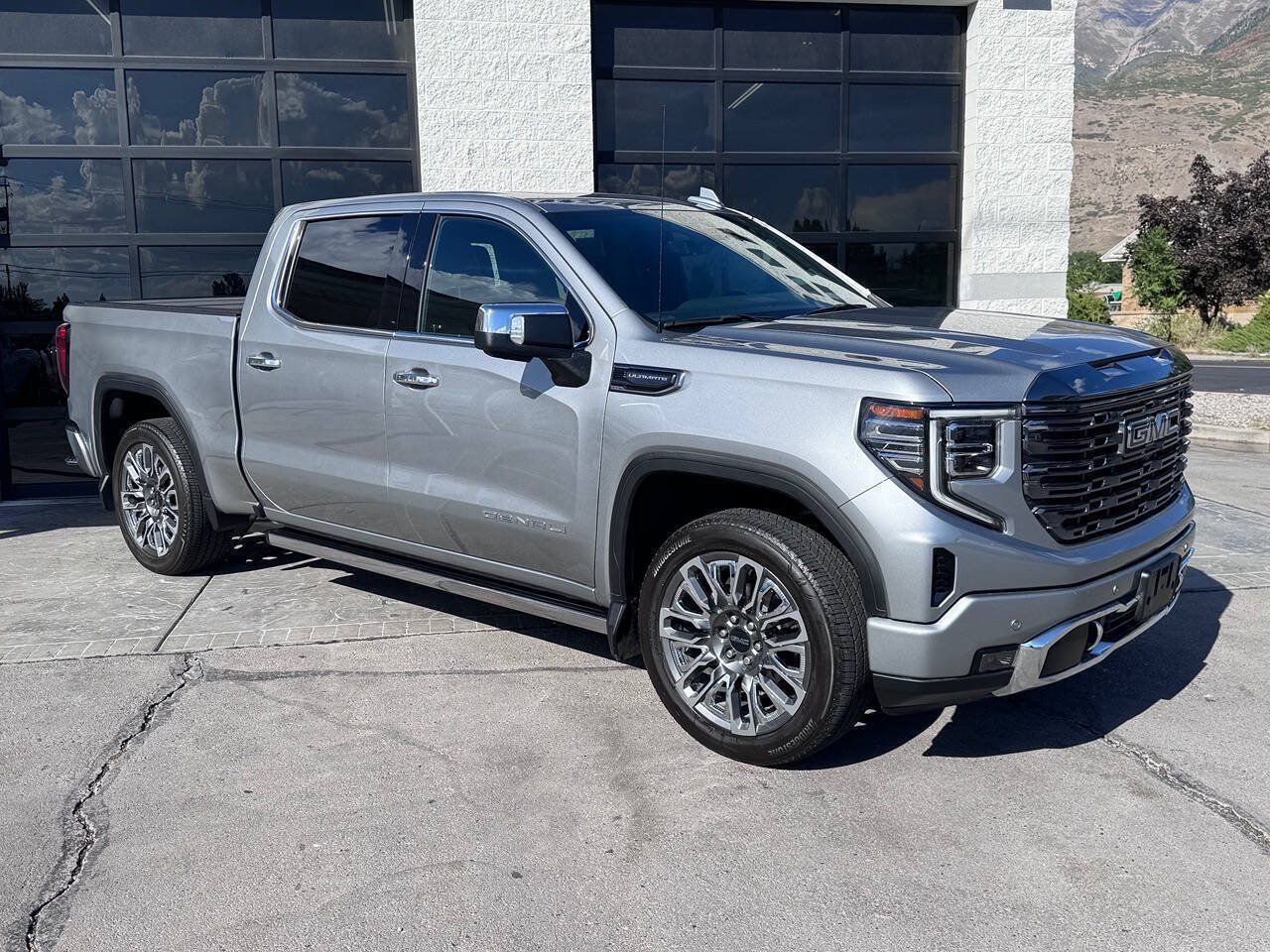 Used 2023 GMC Sierra 1500 Denali Ultimate AWD/4WD image 4