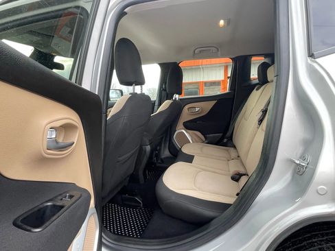 Used 2017 Jeep Renegade Latitude w/ Cold Weather Group image 19