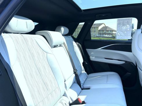 Certified 2024 Cadillac Lyriq Luxury AWD/4WD image 20
