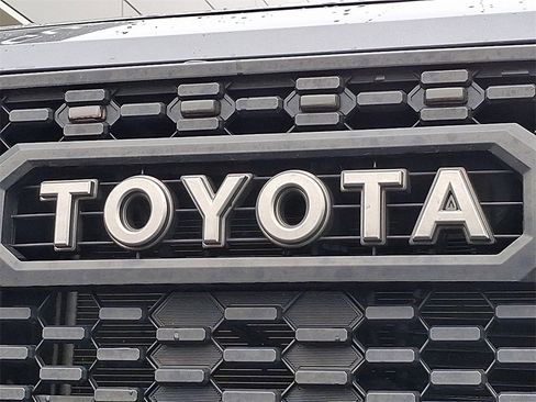 Used 2017 Toyota Tacoma SR5 w/ Tow Package image 28