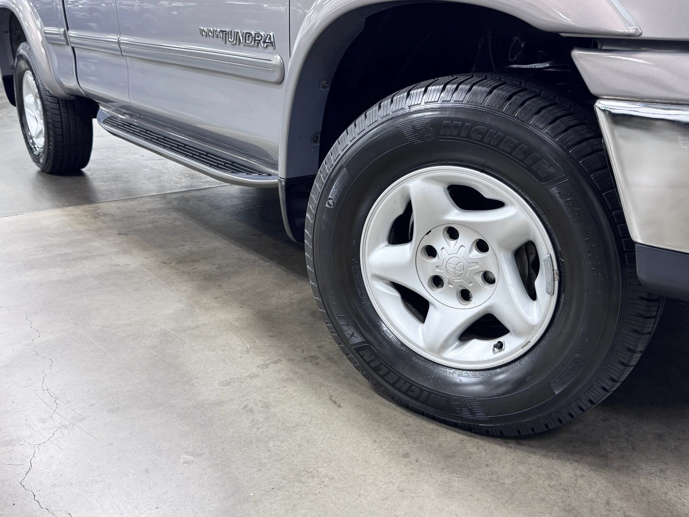 Used 2000 Toyota Tundra Limited w/ Off-Road Pkg AWD/4WD image 21