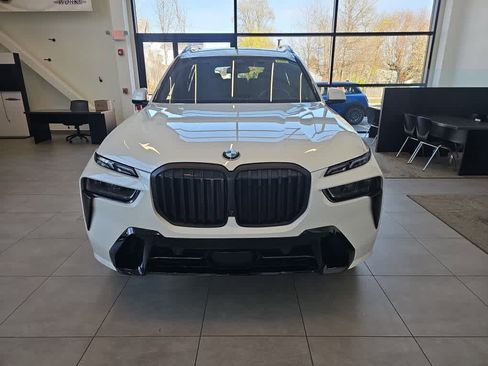 Used 2024 BMW X7 xDrive40i w/ M Sport Package AWD/4WD image 2