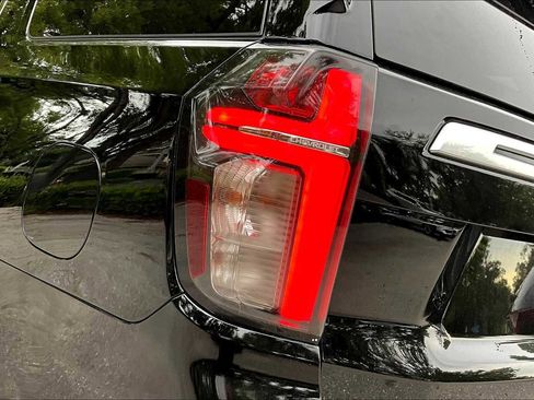 Used 2023 Chevrolet Suburban High Country w/ Premium Package 2 image 27