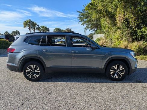 Used 2025 Volkswagen Atlas SE FWD image 4