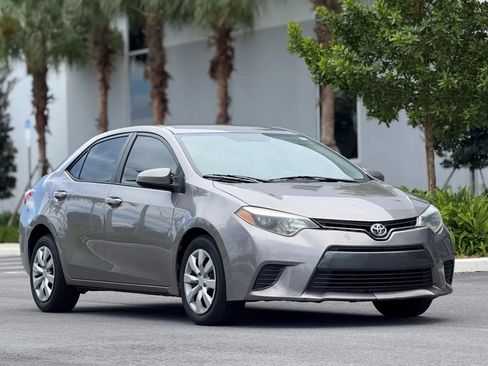 Used 2015 Toyota Corolla LE FWD image 1