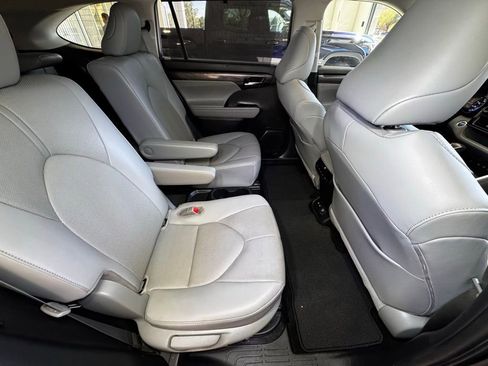 Used 2020 Toyota Highlander Limited image 59