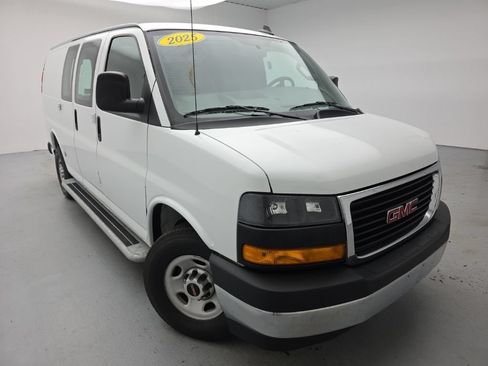 Used 2025 GMC Savana 2500 w/ Driver Convenience Package RWD image 4