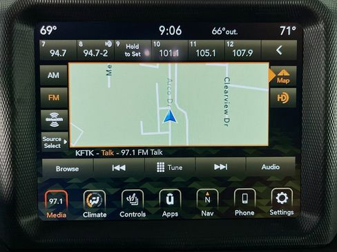 Used 2023 Jeep Wrangler Unlimited Sahara w/ Cold Weather Group AWD/4WD image 19