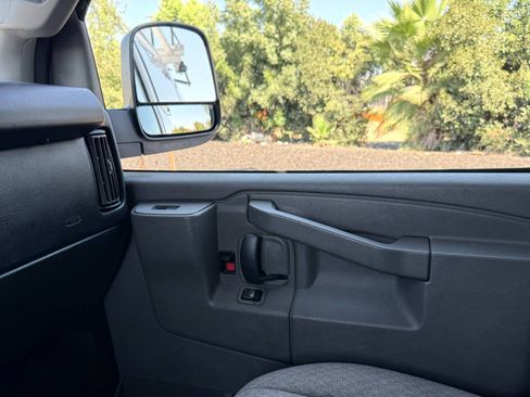 Used 2017 GMC Savana 2500 RWD image 26