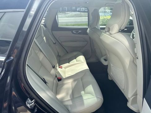 Used 2021 Volvo XC60 T5 Momentum w/ Climate Package AWD/4WD image 13