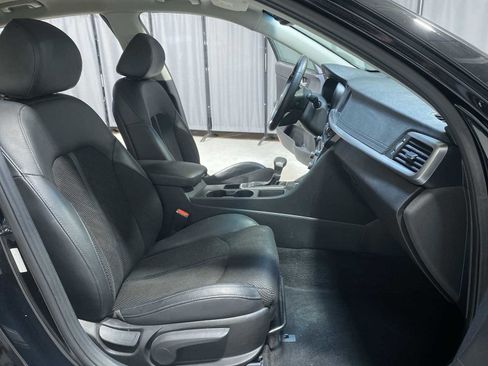 Used 2019 Kia Optima S image 14