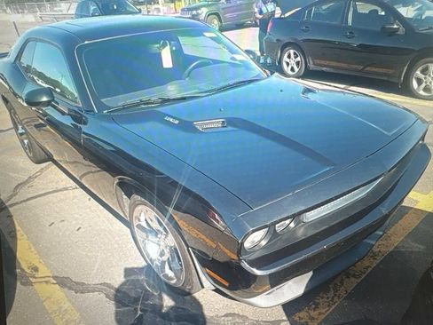 Used 2011 Dodge Challenger R/T w/ Sound Group II RWD image 4