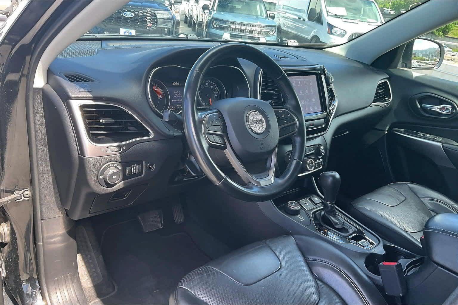 Used 2019 Jeep Cherokee Limited AWD/4WD image 2