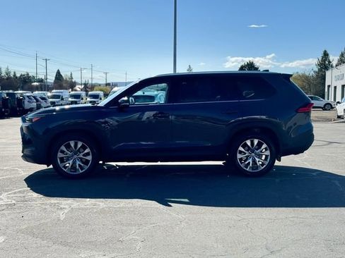 Used 2024 Toyota Grand Highlander AWD image 5