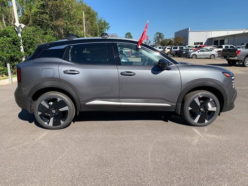 New 2026 Nissan Kicks SR image 2