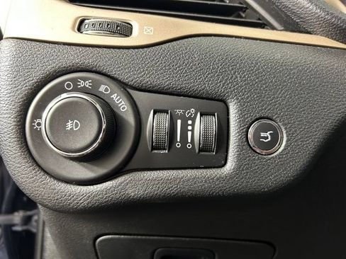 Used 2018 Jeep Cherokee Limited AWD/4WD image 20