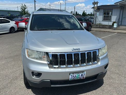 Used 2011 Jeep Grand Cherokee Laredo image 1