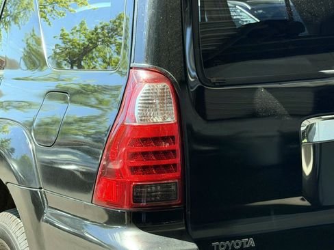 Used 2007 Toyota 4Runner SR5 AWD/4WD image 10
