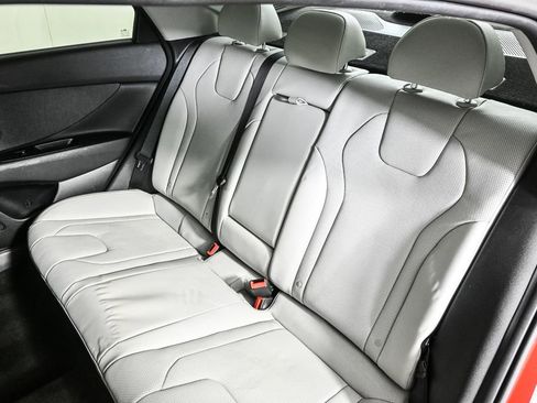 Used 2021 Hyundai Elantra Limited image 20