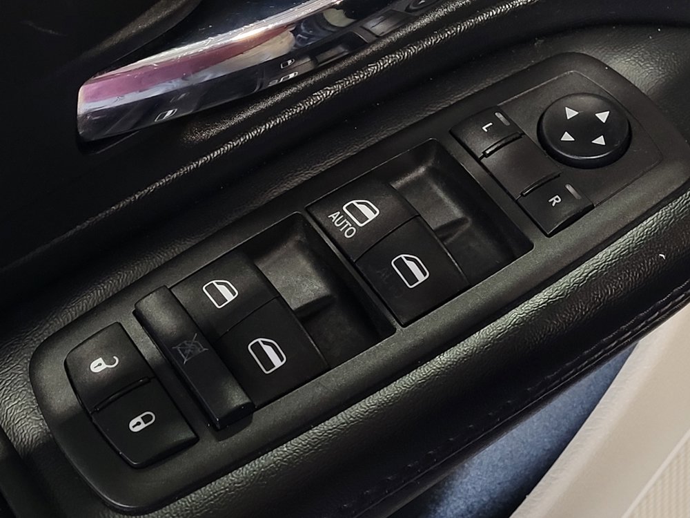 Used 2019 Dodge Grand Caravan SE FWD image 27
