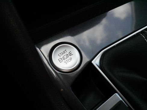 Certified 2023 Volkswagen Tiguan SE R-Line AWD/4WD image 27