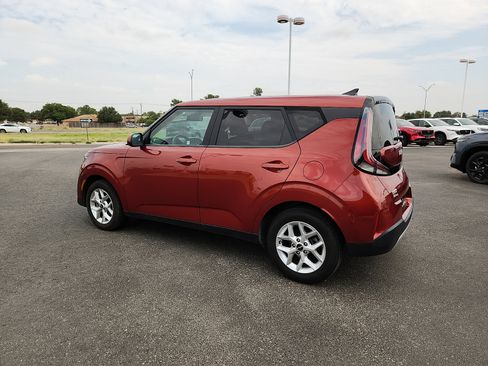 Used 2024 Kia Soul LX w/ Option Group 015 FWD image 4