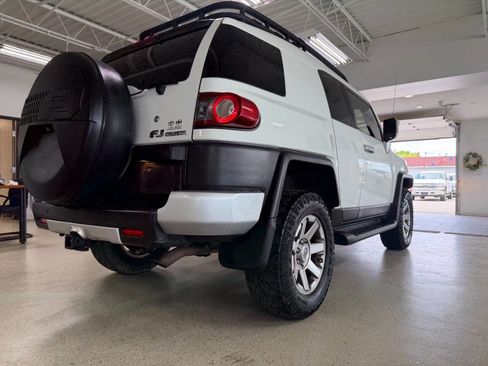 Used 2014 Toyota FJ Cruiser 4WD w/ Upgrade Package image 8