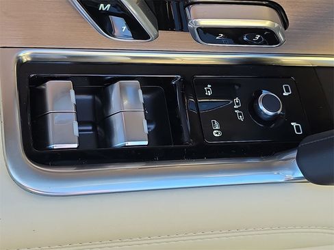 New 2026 Land Rover Range Rover SE image 29