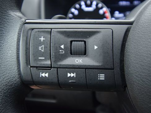 Used 2023 Nissan Rogue S FWD image 32