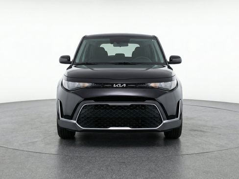 Used 2025 Kia Soul LX w/ LX Technology Package FWD image 2
