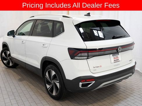 Used 2025 Volkswagen Taos SE AWD/4WD image 3