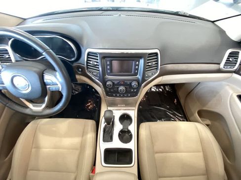 Used 2017 Jeep Grand Cherokee Laredo AWD/4WD image 23