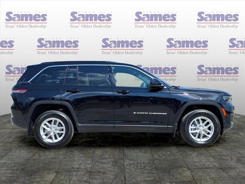 New 2025 Jeep Grand Cherokee Laredo w/ Luxury Tech Group I image 3