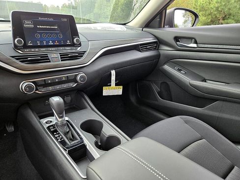 New 2025 Nissan Altima 2.5 SV image 13