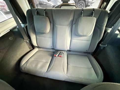 Used 2021 Jeep Wrangler Sport S image 27