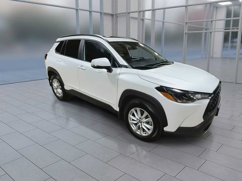 Used 2023 Toyota Corolla Cross LE w/ Moonroof Package AWD/4WD image 2