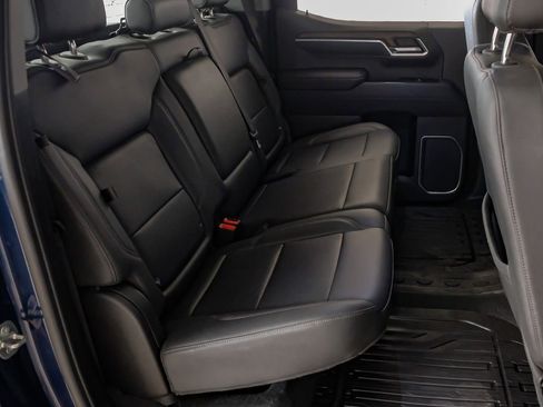 Used 2023 GMC Sierra 1500 SLT image 32