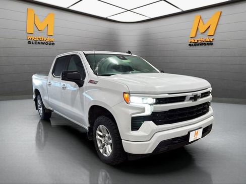 Used 2023 Chevrolet Silverado 1500 RST image 2